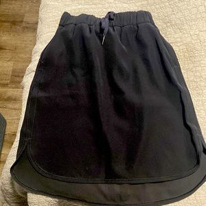 Black lululemon athletic skirt with pockets